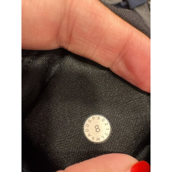 Lululemon Train Times Crop (17") Black Sz 8 EUC - Picture 4 of 4